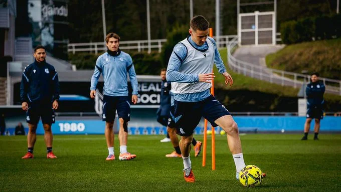 Portada de Turrientes a tope en el entrenamiento de la Real Sociedad