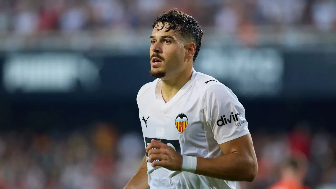 Portada de Ugrinic avanza en la recuperación, se muestra en el entrenamiento