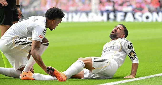 Portada de Carvajal: Parte médico tras el golpe en el derbi
