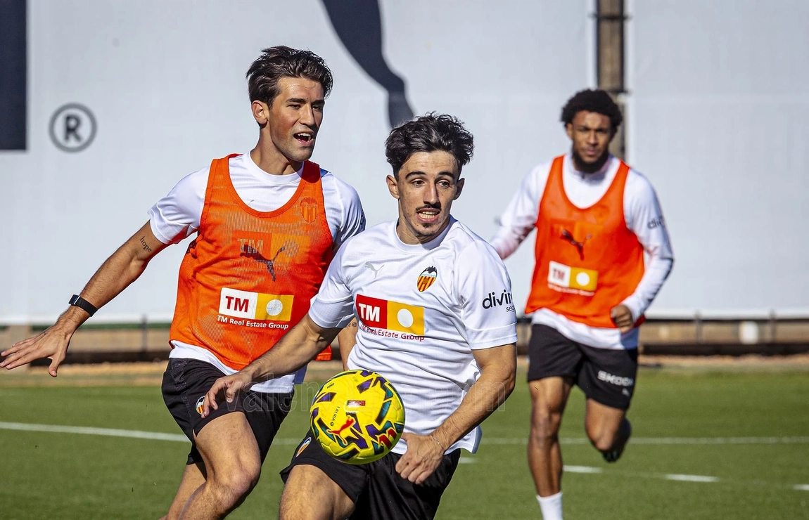 Portada de El Valencia entrena con algunas pistas de cara al Girona