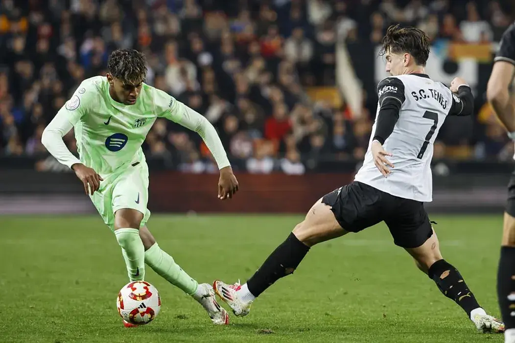 Portada de Resumen del Valencia tras despedirse de la Copa; detalles Fantasy de cara al Leganés
