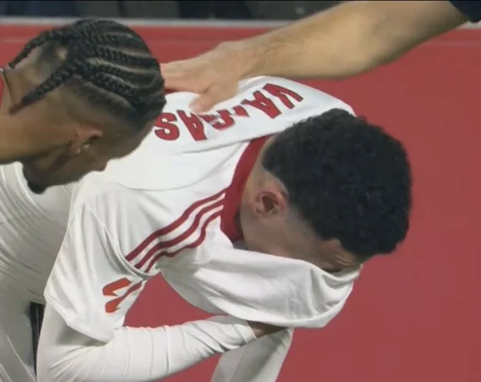 Vargas se lesiona, no se rebaja la alarma en el Sevilla