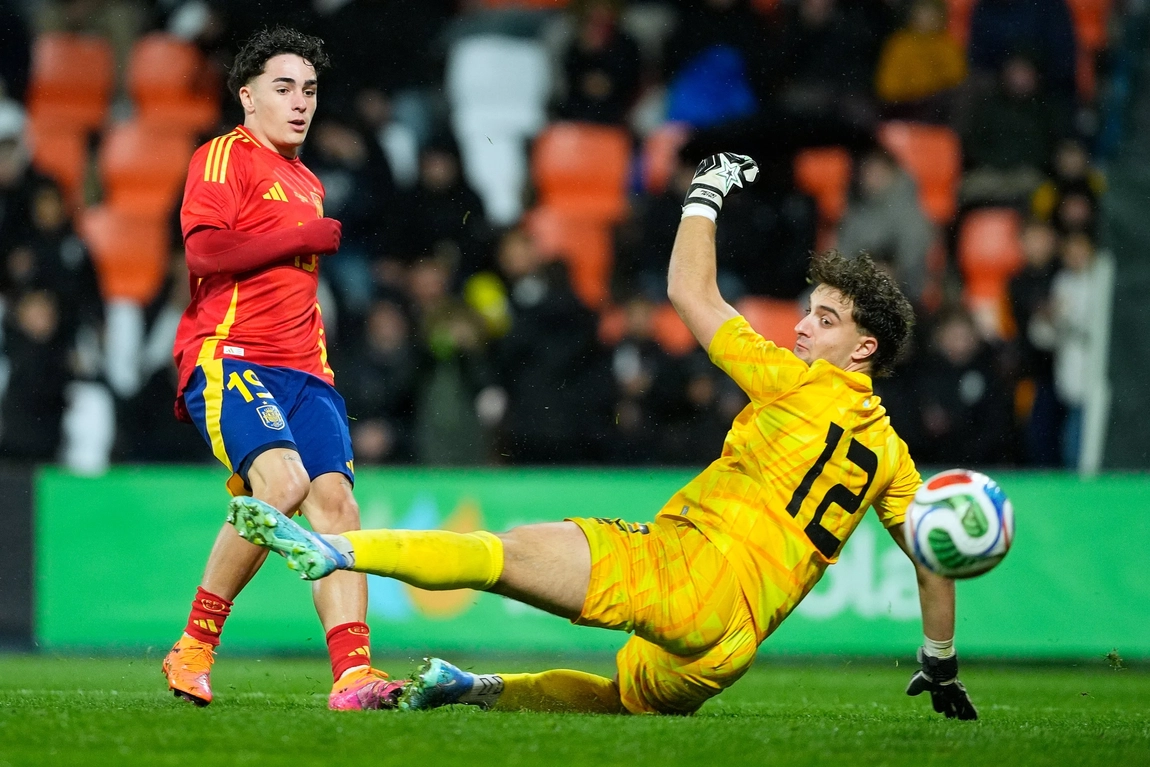 Portada de Jan Virgili sigue creciendo y hace dos goles con España Sub-21