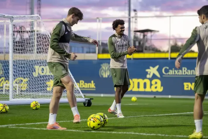 Portada de Villarreal entrena ya para el Racing en Copa del Rey, pensando en Barcelona