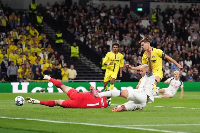 Portada de Derrota mínima del Villarreal en Champions, autogol de Luiz Junior
