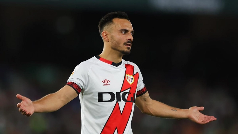 Álvaro García enciende las alarmas en el Rayo Vallecano por lesión ante el AEK