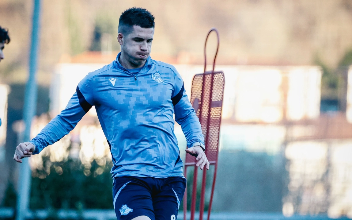Portada de La Real Sociedad ya entrena con el nuevo comando para Copa y Liga