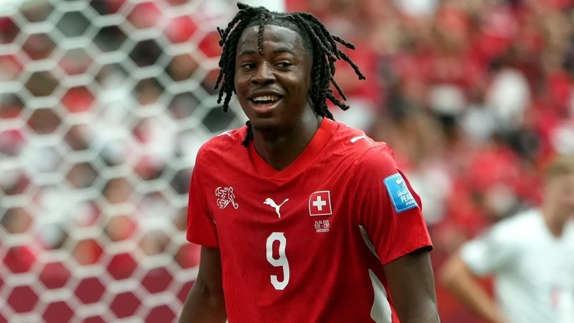 Portada de Alarma en Suiza: Johan Manzambi cae lesionado antes del partido contra Colombia
