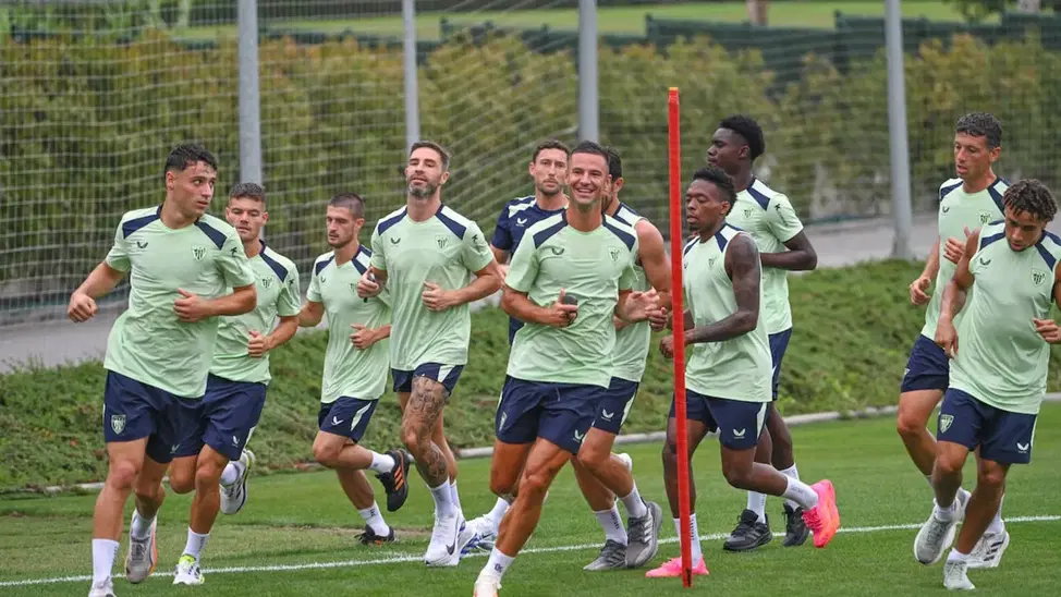 El Athletic se ejercita este lunes con siete bajas en Lezama y el regreso de Vesga