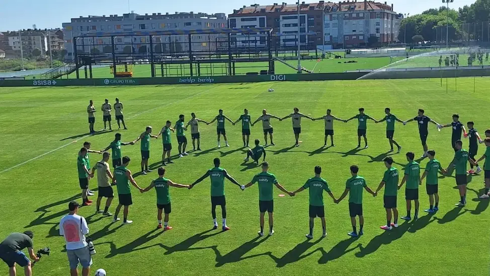 El Racing 2026/27 ya está en marcha: Canales lidera el primer entrenamiento con tres bajas