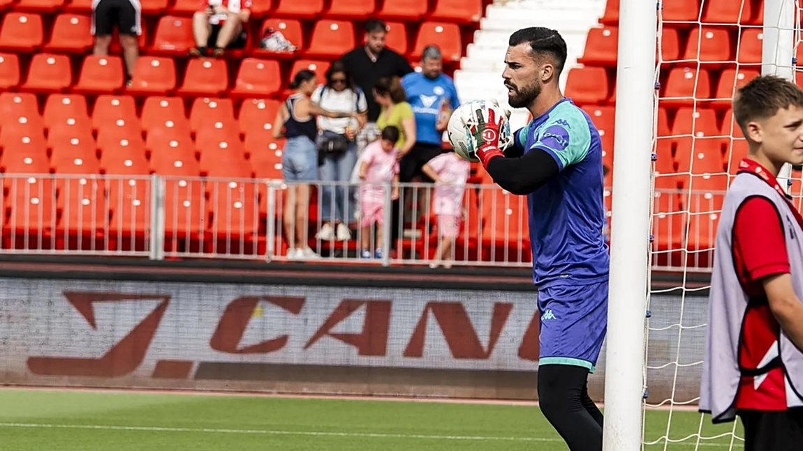 El Valladolid no ejecuta la compra de Guilherme y el portero regresa al Betis