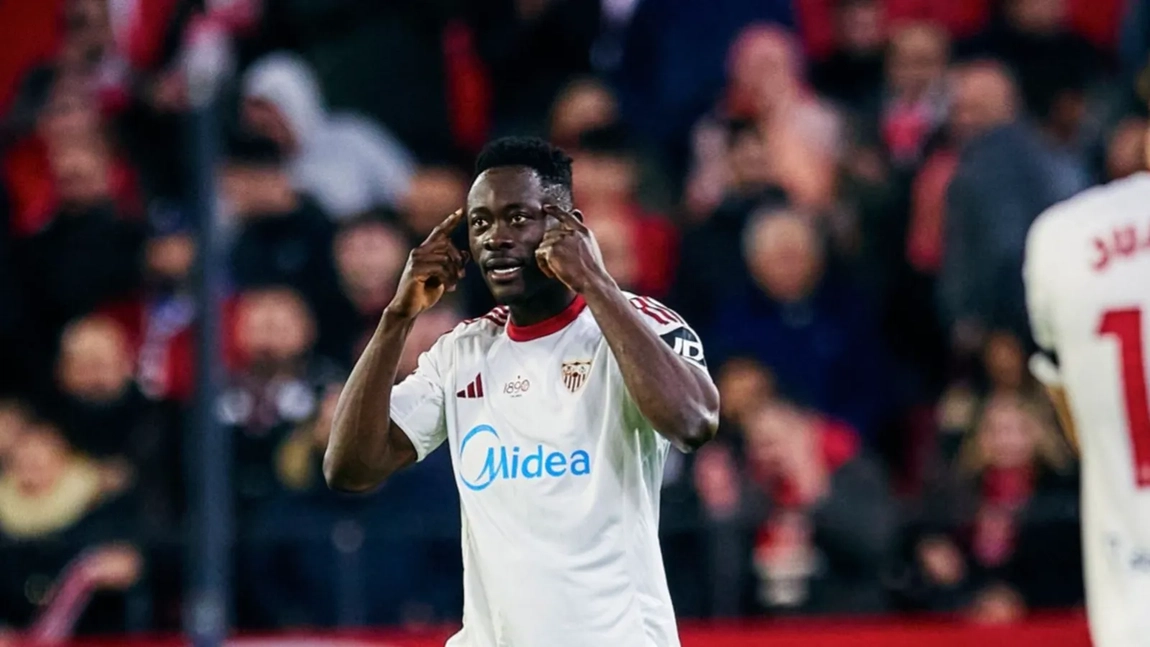 Portada de El Venezia acelera por Akor Adams: su director deportivo ya está en Sevilla para cerrar el fichaje