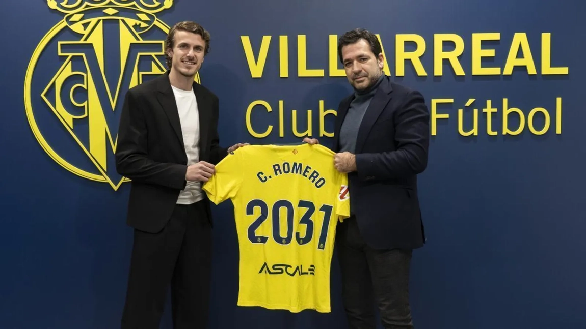 Portada de El Villarreal renueva a Carlos Romero hasta 2031 y lo incorpora al primer equipo