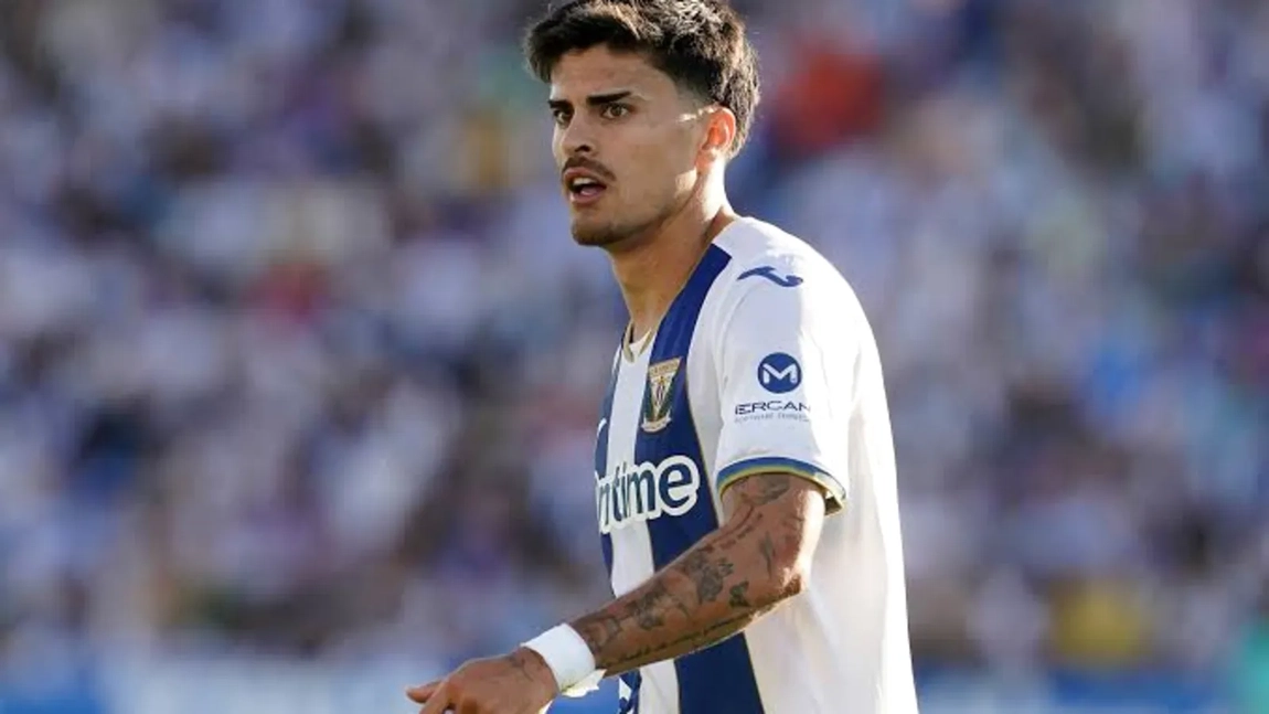 Portada de Juan Cruz, a un paso de regresar al Málaga CF: acuerdo cercano para su cesión