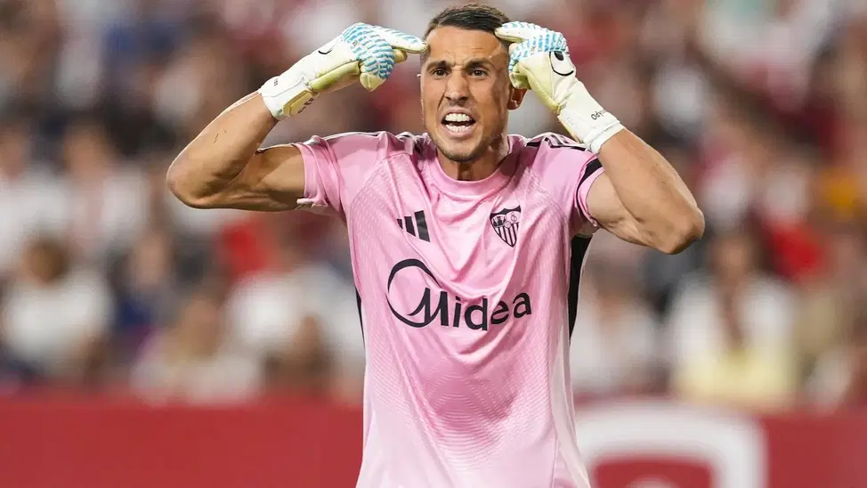 Oficial: Odysseas Vlachodimos seguirá en el Sevilla una temporada más