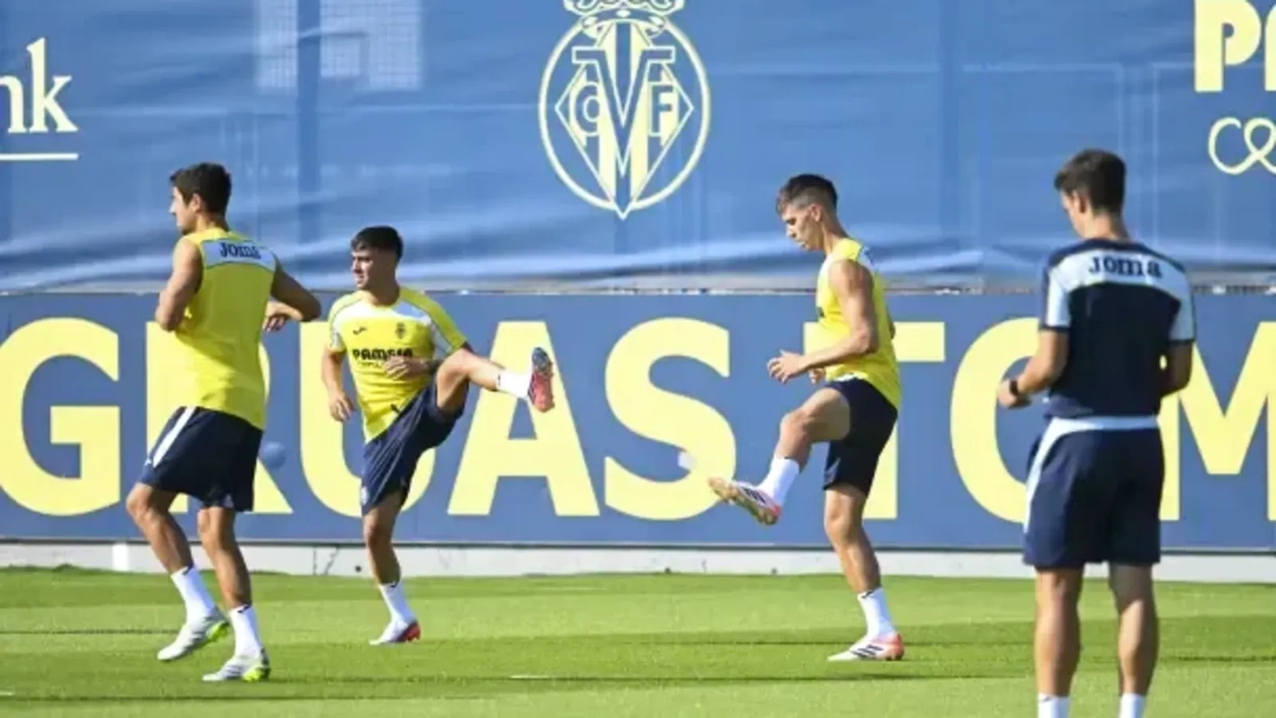 Portada de Primer entrenamiento de Íñigo Pérez en el Villarreal: jugadores disponibles y bajas confirmadas
