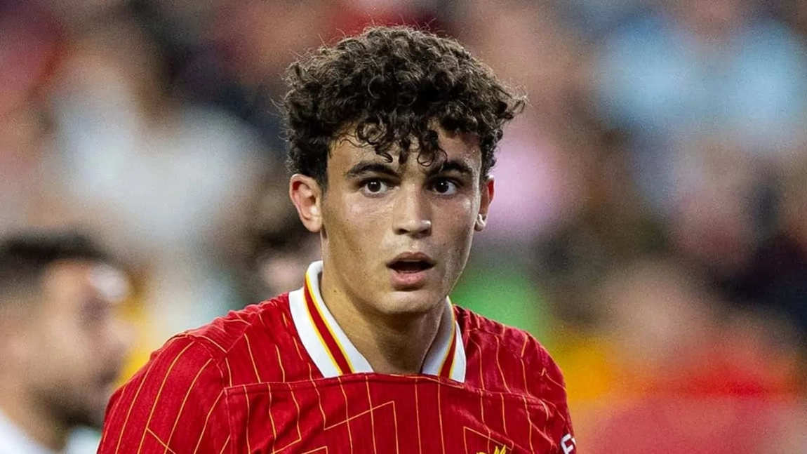 Portada de Stefan Bajcetic quiere volver a LaLiga: Sevilla, Rayo Vallecano y Elche pelean por su fichaje